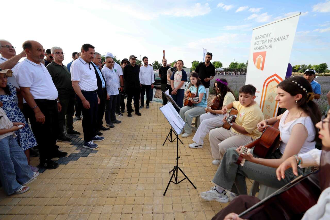 Konya’da lavanta festivali başladı! Binlerce kişi mor tarlalara akın etti 8